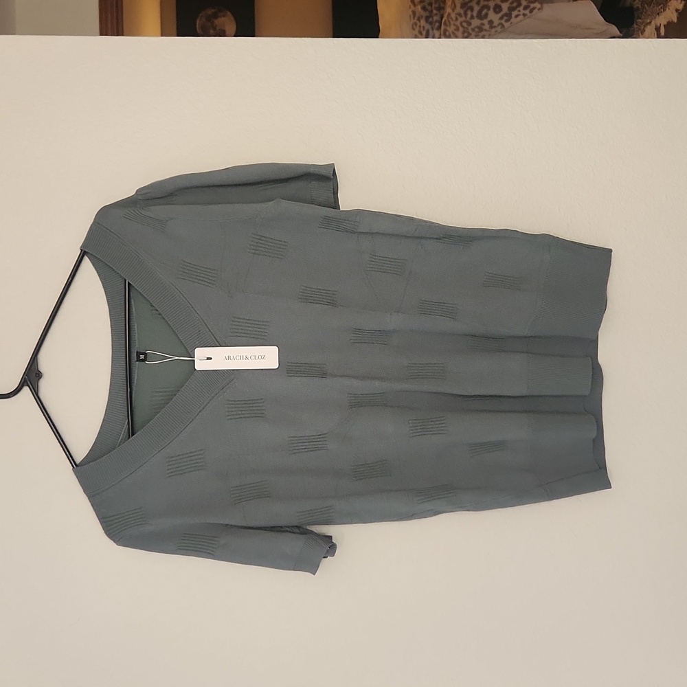 Grey/green short sleeve sweater